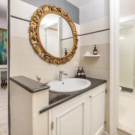 Spanish Steps Art Gallery-