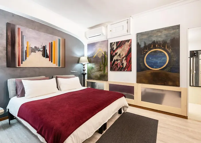 Spanish Steps Art Gallery- 4* Roma