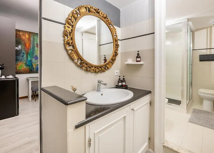 Spanish Steps Art Gallery-