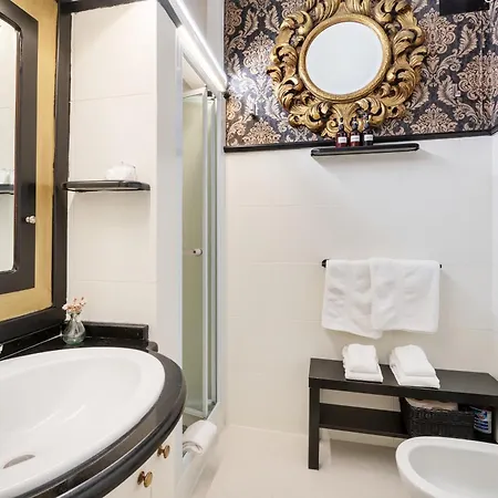 Spanish Steps Art Gallery- 4*