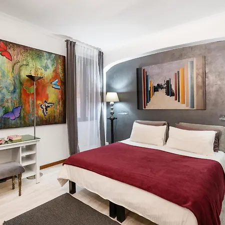 Spanish Steps Art Gallery- 4*