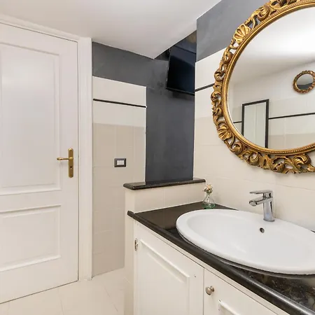 Spanish Steps Art Gallery- Guest house 4*