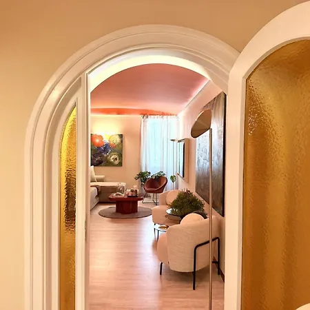 Spanish Steps Art Gallery- Πανσιόν 4*