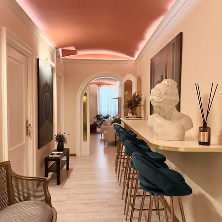 Spanish Steps Art Gallery- Πανσιόν
