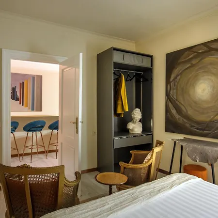 Spanish Steps Art Gallery-