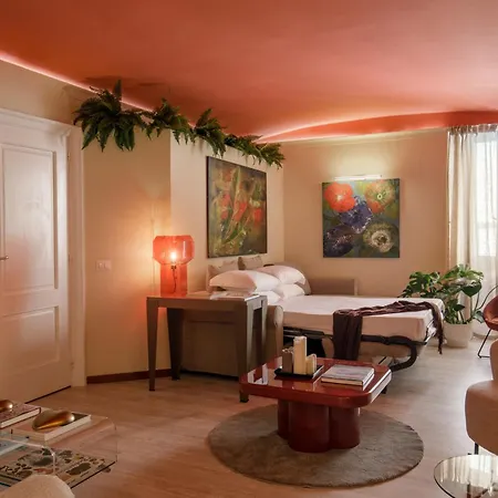 Spanish Steps Art Gallery- 4*