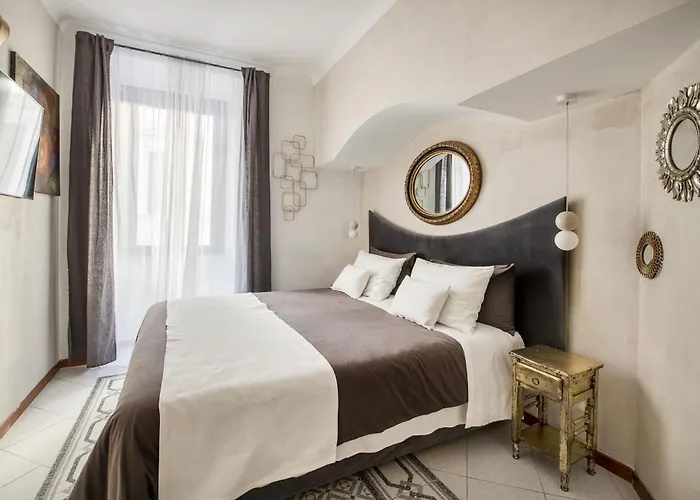 Spanish Steps Art Gallery- Guest house