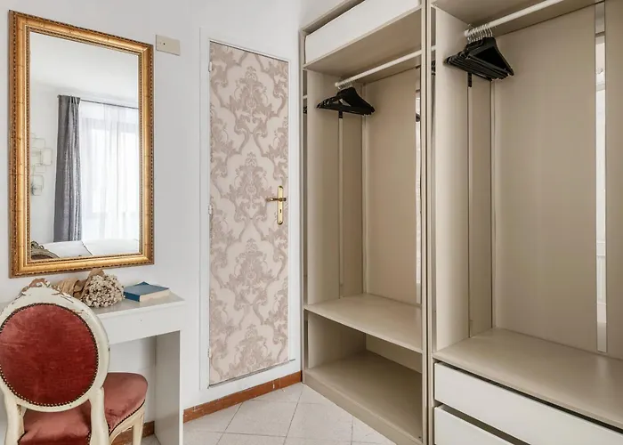 Guest house Spanish Steps Art Gallery- 4*