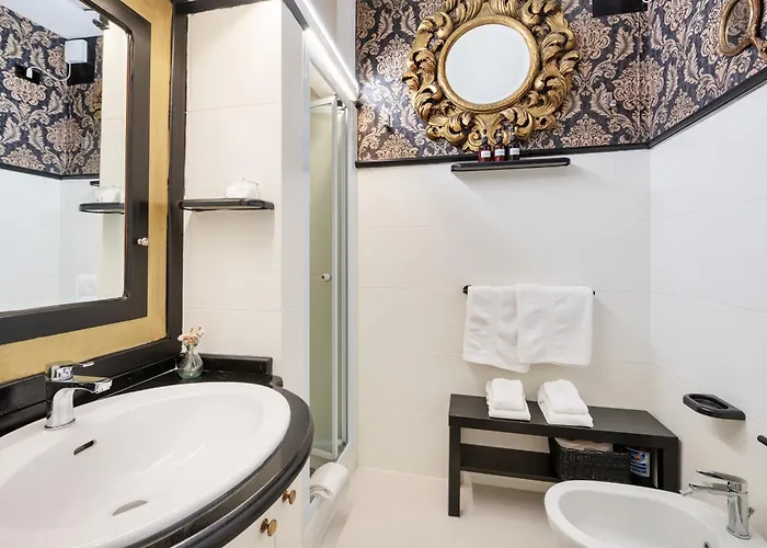 Spanish Steps Art Gallery- 4*