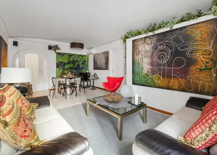 Spanish Steps Art Gallery- 4*