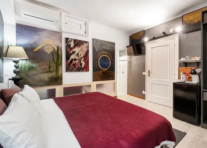 Spanish Steps Art Gallery- Guest house 4*