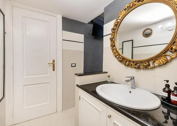 Spanish Steps Art Gallery- Guest house 4*